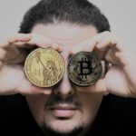 Bitcoiny už míří do reálného světa! Rus za ně koupil dům