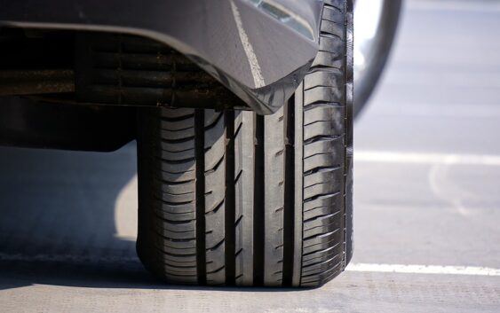 Stav pneumatik může napovědět o hrozícím nebezpečí