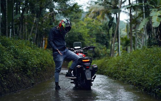 Výbava do deště: nepodceňte oblečení ani na motorce