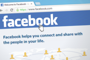 Facebook a klíčová slova
