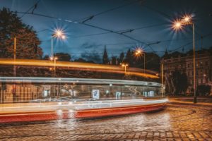 Pražské tramvaje prošly modernizací. Jízdenku si můžete koupit i kartou při jízdě