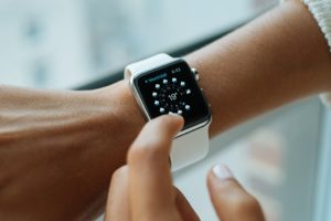 Češi se vyžívají v technologiích. Platí třeba hodinkami