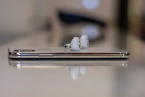 Nedostatky AirPods, které objeví jen ti, jež sluchátka dlouhodobě využívají