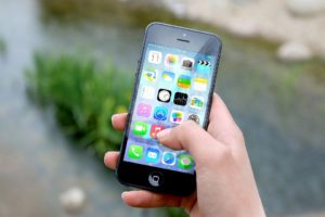 Vybíjí se vám rychle iPhone? Prodlužte výdrž baterie díky několika trikům