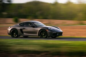 Nejrychlejší auto na světě: jaké vévodí automobilovému světu?