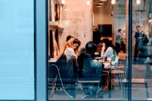 7 výhod franchisingu, aneb uchopte podnikatelskou příležitost za pačesy