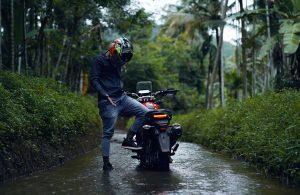 Výbava do deště: nepodceňte oblečení ani na motorce